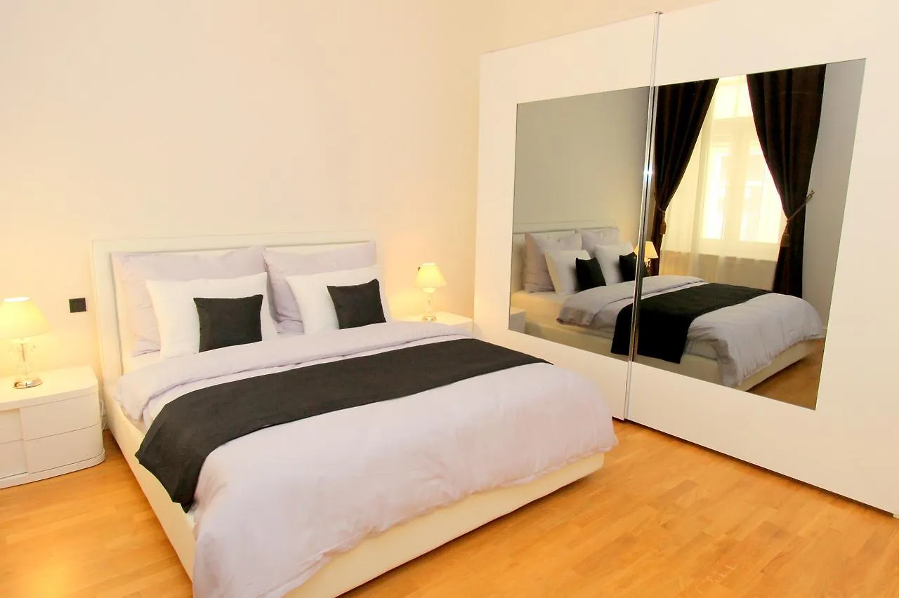 Luxury Apartments Krocinova Prága
