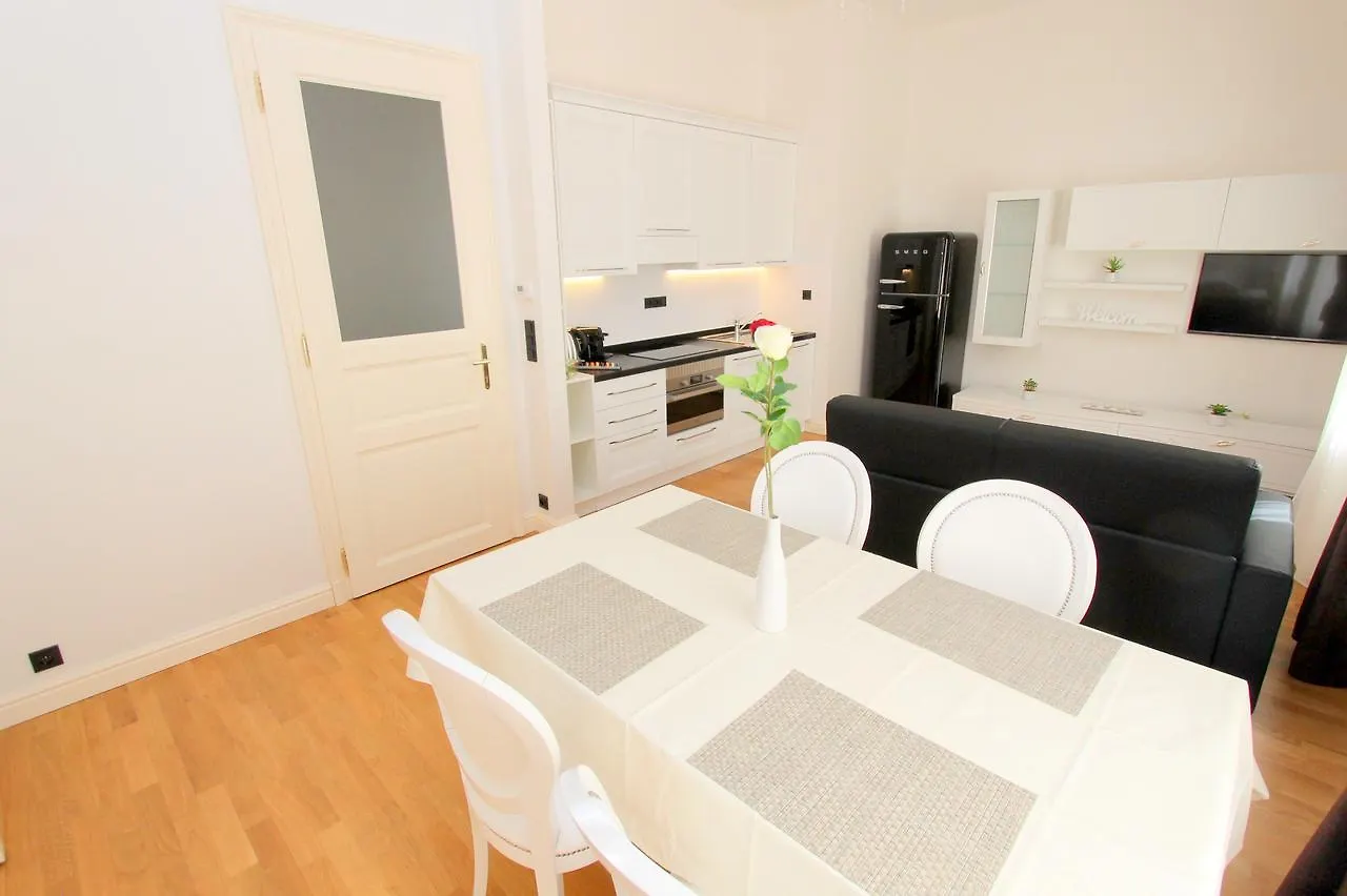 Luxury Apartments Krocinova Prague